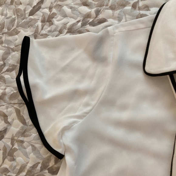 Donna Karen New York (DNKY) Blouse with Flutter Sleeves - Picture 4 of 9